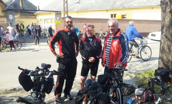 PeterBimbo1's tweet photo. Túra:-D (@ Betérő Csárda) http://t.co/ysA0jL5cx1 http://t.co/pko0Qg00fM