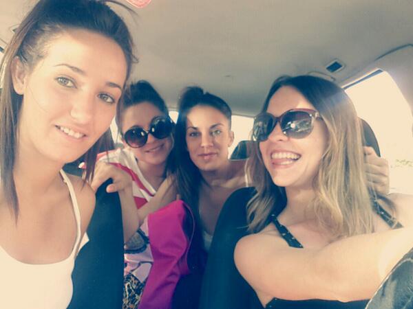 ang_ngela's tweet photo. Primer dia de playita y sin sombrilla!! ole oleee :-D @Desirosa1 @miriamgomarin  #elenaa http://t.co/Y9LA1O3n1J