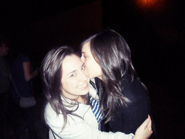 SilviaStamaria's tweet photo. Muchísimas felicidades a mi compi de concis @SandriCastro Disfruta mcho de tu día, por muchos años mas juntas. Lof yu http://t.co/YUso4jNq8K