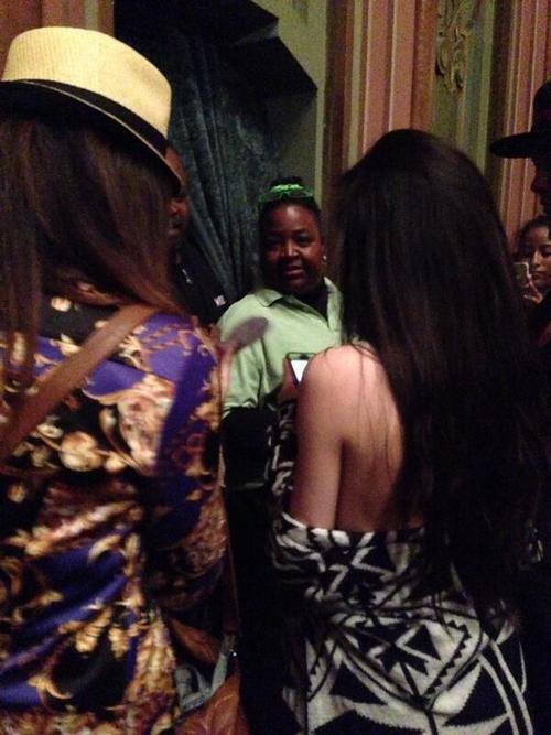 5H_Denmark's tweet image. Dinah og Camila til 5SOS koncert i LA (12.04.14)