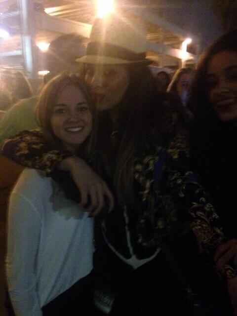 5H_Denmark's tweet image. Dinah, Camila og Fans til 5SOS koncert i LA (12.04.14) #1