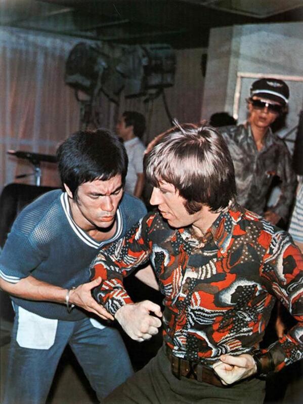 History In Pictures Bruce Lee And Chuck Norris Behind The Scenes Of Way Of The Dragon Http T Co Wublvi9e0g Twitter