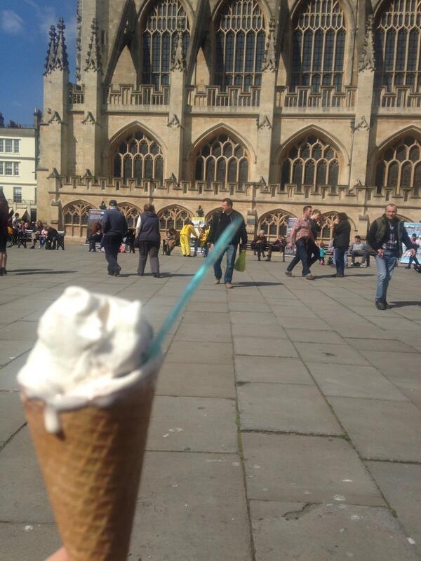 MariaEnglish's tweet photo. Lovely Sunday afternoon in Bath http://t.co/eQ9VYNWl06