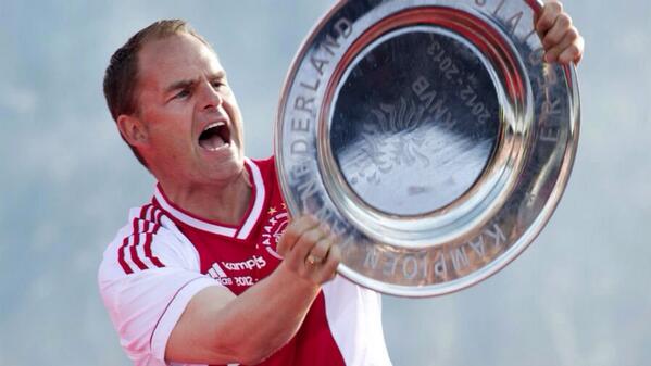 de_balustrade's tweet photo. Straks het kampioenschap binnen halen! Kom je ook kijken? Op 3 schermen met hapjes neem jij de gezelligheid mee? http://t.co/zwEUWNcEEq