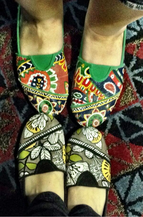 leeannmc's tweet image. And this year I painted @verabradley shoes for @emmachaela and I in #venetianpaisley and #citron !  #vbos #vbos14