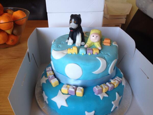 LandSCakes's tweet photo. Christening cake :) http://t.co/WNKr7ocizf