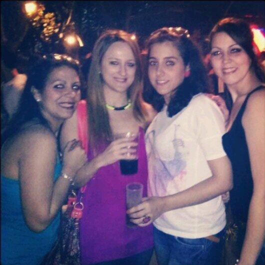 enka2007's tweet photo. springparty @laura_cmi @cabeexposito @IsaExposito http://t.co/MnjSxhLGti