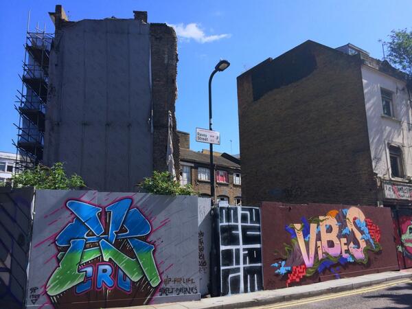 JJAllenMusic's tweet photo. Favourite street in London #oldskool #raver http://t.co/3GCc4aesHS