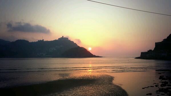 inesarnedo's tweet photo. Que mejor forma de terminar un domingo!! @Nerea_Gil @Eva_ag http://t.co/HOToN08OI6