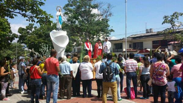 intpierre's tweet photo. @Milagrosobuga Domingo de Ramos http://t.co/v8FIioxCW1