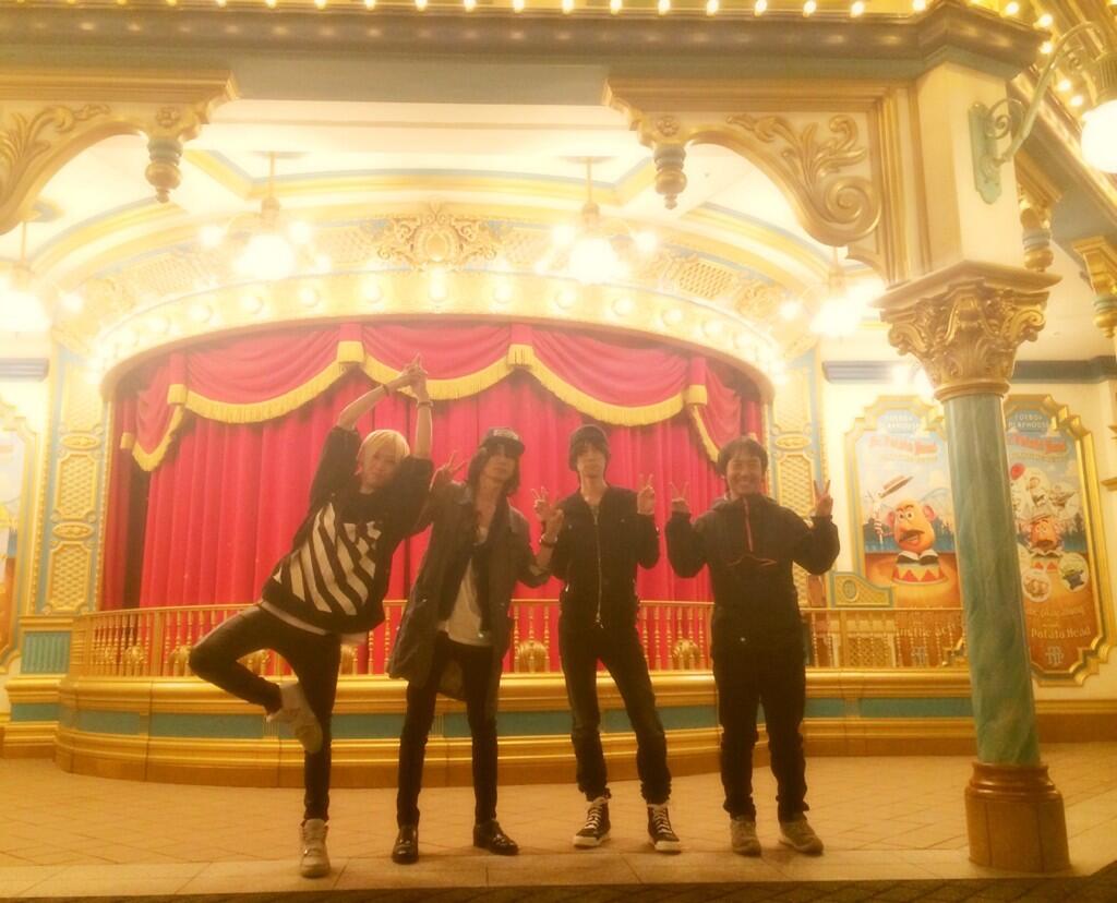 Chama 在 Twitter 上 ブルーノからのディズニーシー行ってきた 今日は久しぶりに4人で遊び倒した Http T Co H4lywizxde Twitter