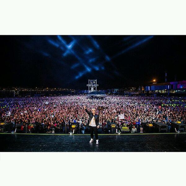 mizhukel's tweet photo. El mejor concierto ♥ http://t.co/eSnew1VDP0