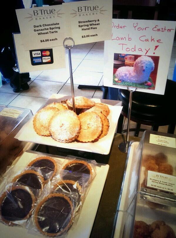 @glenwoodsunday  is in full swing and the rain is holding off. Morse and Glenwood till 2pm. Greens, Goods, Fun!