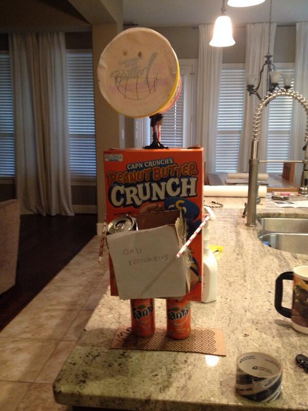 kellerhawk1's tweet image. #recyclebot #takemetoyourdumpster #blantonelementary too fun!