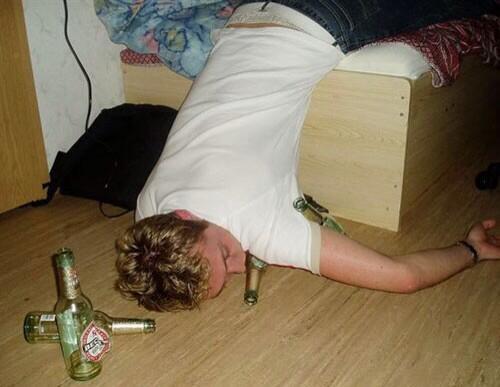 SundayShout's tweet photo. "I'm just having a couple, got football in the morning" http://t.co/O5h2GAWPf8