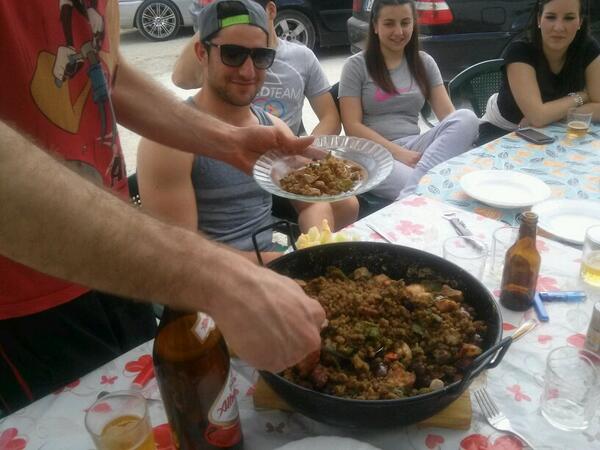 Soil_74866's tweet photo. Migas estupendisimas @PatriMndez @belen_pablo16 @CristiReche @CristiYeste @93Yeste @Anitamembri http://t.co/AmX3g3h8ew