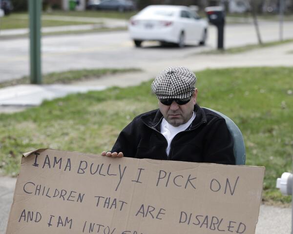 CTVNews's tweet photo. Judge orders 62-year-old man to wear 'I AM A BULLY!' sign http://t.co/NytGsK1db4 http://t.co/ft6xVEU3l5