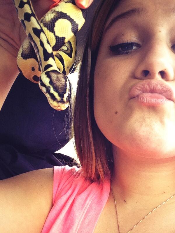 KatelynJessmon's tweet image. Snake selfie Sunday #pythonlove