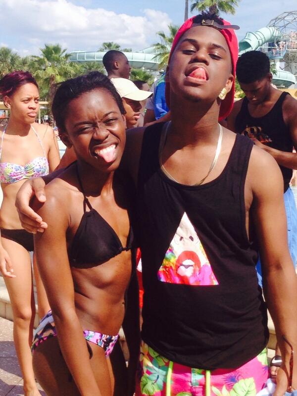 blvckiconichic's tweet image. #GradBash14 😎