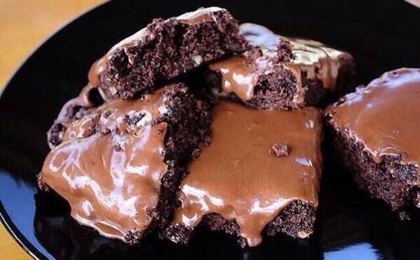 SexyFoodPics's tweet photo. Fudge Brownies 😍 http://t.co/BtnXMxBWLm
