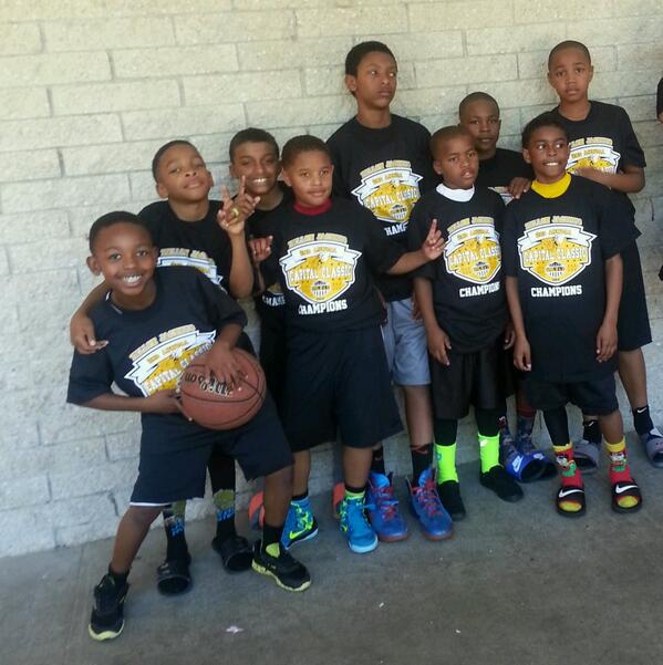 YourBoydaoldC's tweet photo. Team dojo 10u wins Yellow jackets capital Classic http://t.co/Lyp2ZW6nHD