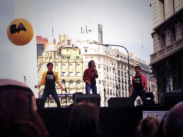 Que lindo empezar a sentir <a href="/aliciafrikiland/">Aliciaenfrikiland</a> de nuevo en <a href="/PremiosHugo/">Premios Hugo</a> al aire libre! <a href="/jmartindelgado/">Juan Martín Delgado</a> <a href="/MarielPercossi/">Mariel Percossi</a>