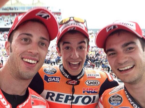 Marc93Marquez's tweet photo. El chico que nunca deja de sonreir. http://t.co/KrXp5WbUht