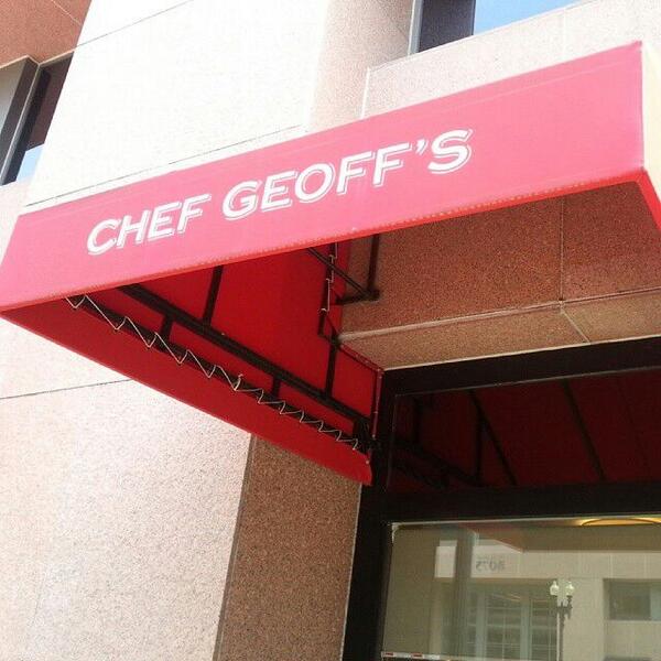 SEQueen's tweet image. #ChefGeoff's Tyson location is racist, rude and doesn't want my cousin's money...COOL! #AintNobodyMadButTheDevil