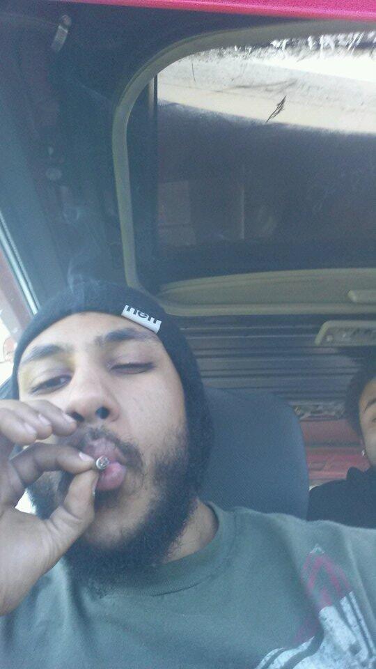 taternutts89's tweet photo. Smoke break http://t.co/t6Nw57nbbP