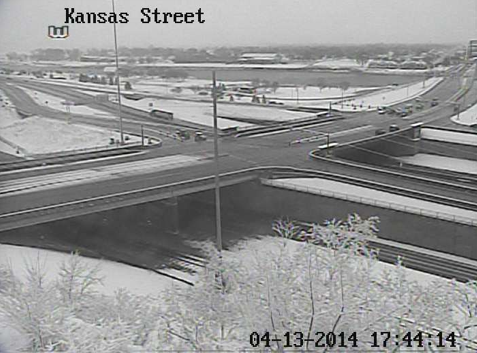 weatherchannel's tweet image. Yesterday in Sioux City, Iowa: sunny, high 81º. Today: 1.2 inches of #snow, now 32ºF. Webcam via Iowa DOT: