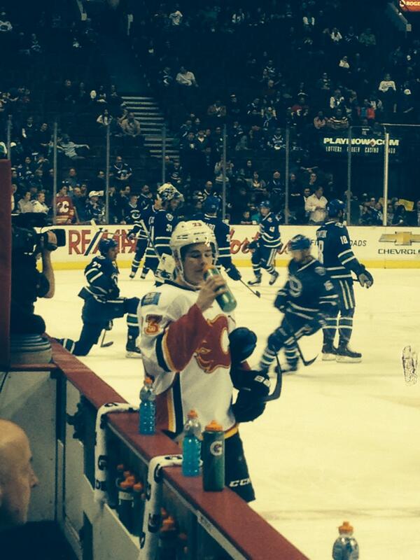 ewong85's tweet photo. Flames vs Canucks @boringmonahan was thirsty...so he drank some water and now he's not thirsty. http://t.co/DjG7bZBFjU