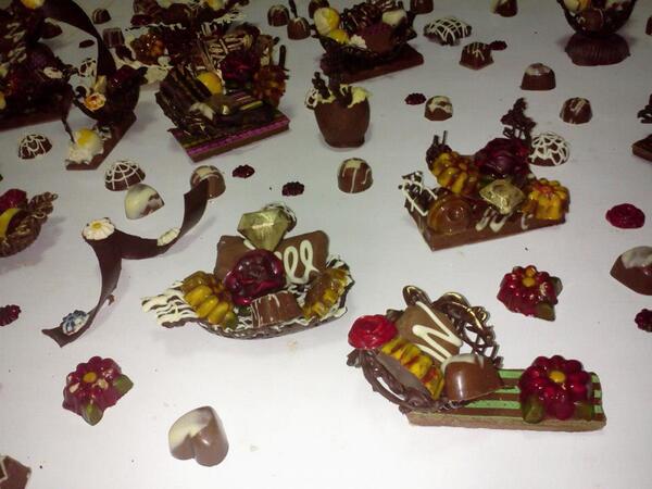 mariorlyd's tweet photo. en el dia de las madres regala delicias de chocolate o cupcake inf 04124020786 http://t.co/iMBUjGh7OC