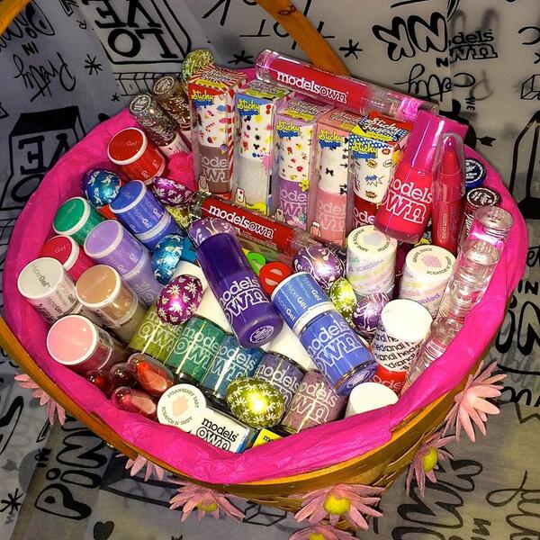 RT #SPECKLEDEGG by 23:59 tonight to win a <a href="/modelsown/">Models Own</a> easter hamper! 1 winner/5 runners up/UK Superdrug.com/page/twitterte…