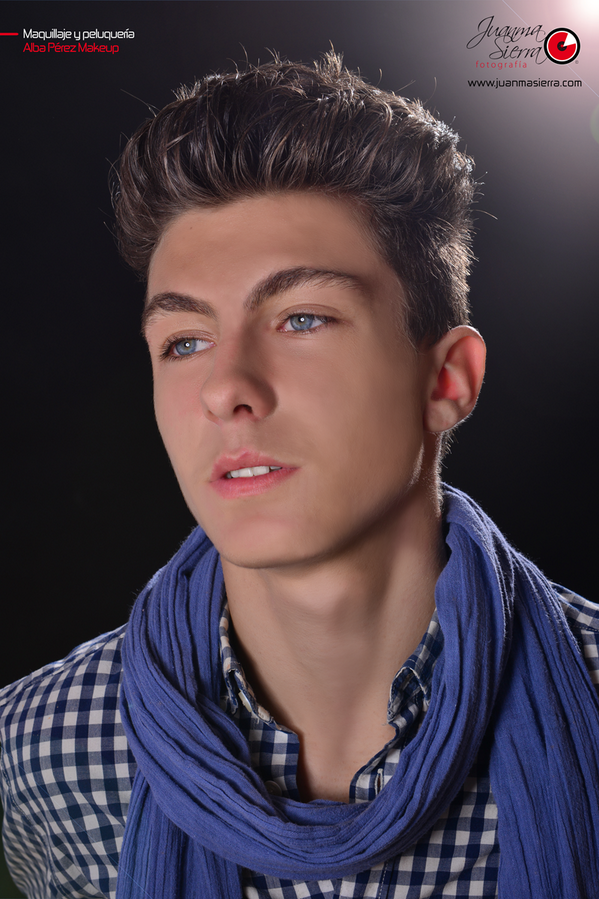 aaron_blasco's tweet photo. "@JmSierraFoto: #posteraaron se merece ser Trending Topic con @aaron_blasco @AlbaAlbitaPM  http://t.co/gcxONFOhxH"