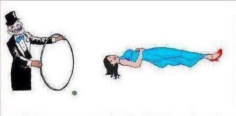 Incroyableillus's tweet image. Si vous touchez le point vert avec votre nez, vous verrez la fille traverser le cerceau..