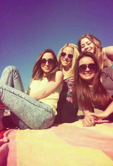 RosaBeleen's tweet photo. Más tardes como estas siiiiii  #chiquiss @martamuneraL @estefycanela @GarciaDream http://t.co/AJj4EXgo5q