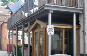 Kent_Online's tweet photo. Clubbers are being warned against laxative-based drinks after a man defecated on a dance floor http://t.co/CMFm9hf0n9 http://t.co/mxDGdOuHFN