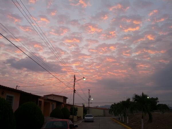 Así me recibió dios esta mañana cuando salí de mi casa. Que belleza gracias mi dos por este nuevo día