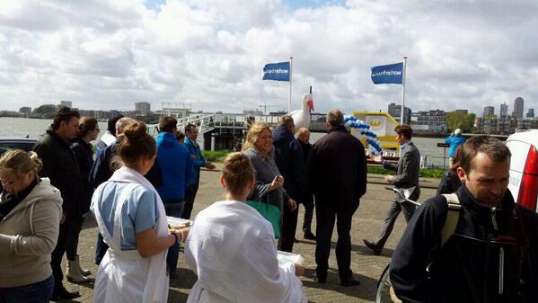 waterbus's tweet image. Beschuit met muisjes! waterbus.nl/lijn19