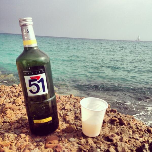 Julie_Gueshina's tweet photo. LA VIE 😍 #Pastis #51 #Marseille http://t.co/S0LUMxHdi1