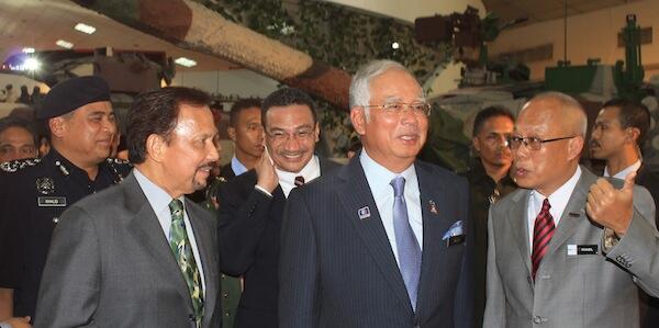 DSA2014 : LAWATAN HRH BRUNEI gerbangpost.com/blog/dsa2014-l… #DSA2014 <a href="/NajibRazak/">Mohd Najib Tun Razak</a> <a href="/HishammuddinH2O/">Hishammuddin Hussein 🇲🇾</a>