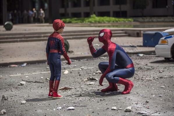 MegatAD's tweet photo. Kalau Spiderman dan Spiderman Junior bergabung, agak2 ape jadi? #Spiderman2 http://t.co/eynjyHRQO9