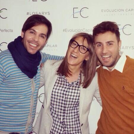 evolucioncapi's tweet photo. Que guapa #AneHernando de @lookandchic luciendo su #MelenaPerfecta con #LosArys 👏👏👏 http://t.co/VwgaleY6ZM