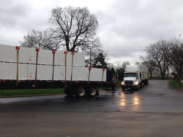 MUProjects1's tweet image. Roofing material showing up - too bad it isn't already installed!  #raininginside #mualumnihall @MUNewsroom
