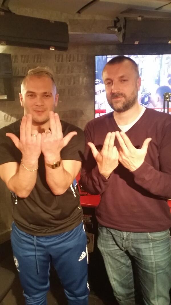 SkyrockFM's tweet photo. Rt @Jul_Levrai et @fredmusa en live dans @Planete_Rap #JulSurSkyrock http://t.co/m2cvJxaYcJ
