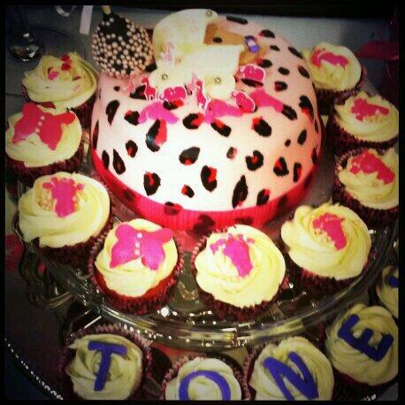 Gourmetlicious_'s tweet photo. Baby shower hot pink leopard inspired cake http://t.co/qDq14UD33U