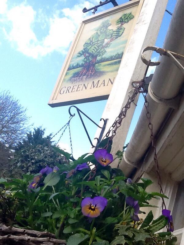 grantchesterpub's tweet photo. It's a sunny Monday and we've had a busy lunch! Come along and enjoy the sun with our new flowers :) http://t.co/CpnJiHhY1n