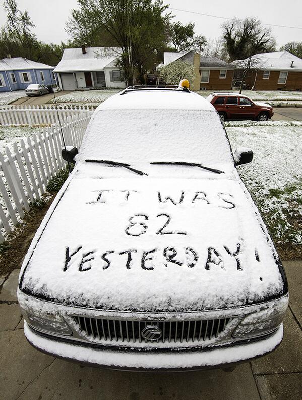jimreedphoto's tweet photo. #Snow in Wichita, KS, April 14, 2014. #NWSWichita #CrownHeights http://t.co/60hXzr67MA