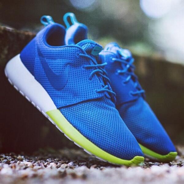 headz_sneaker's tweet photo. Nike Roshe Runs "Military Blue"🎨 #sneakerhead #RosheRun http://t.co/LfGVS5qlnt