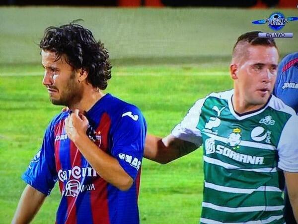 argenis_ndo's tweet photo. Con lagrimas en los ojos, así nos vamos @adevaldes @estarc62 @Felixatlante12 @rudorivera @heriberto_espn @Atlante http://t.co/4QG1DlEXnl